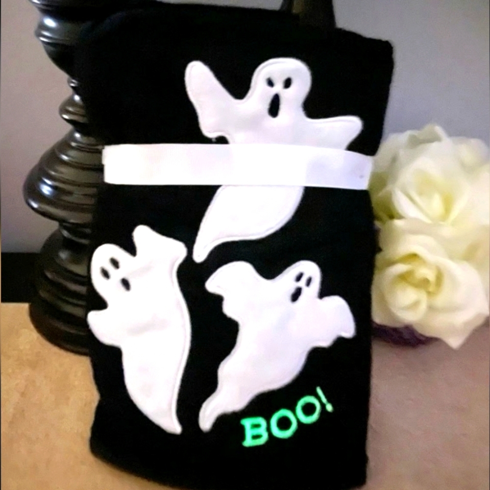 👻VIRAL👻WELL DRESSED HOME GLOW IN THE DARK HAND TOWELS Set Of 2 Hand Towels